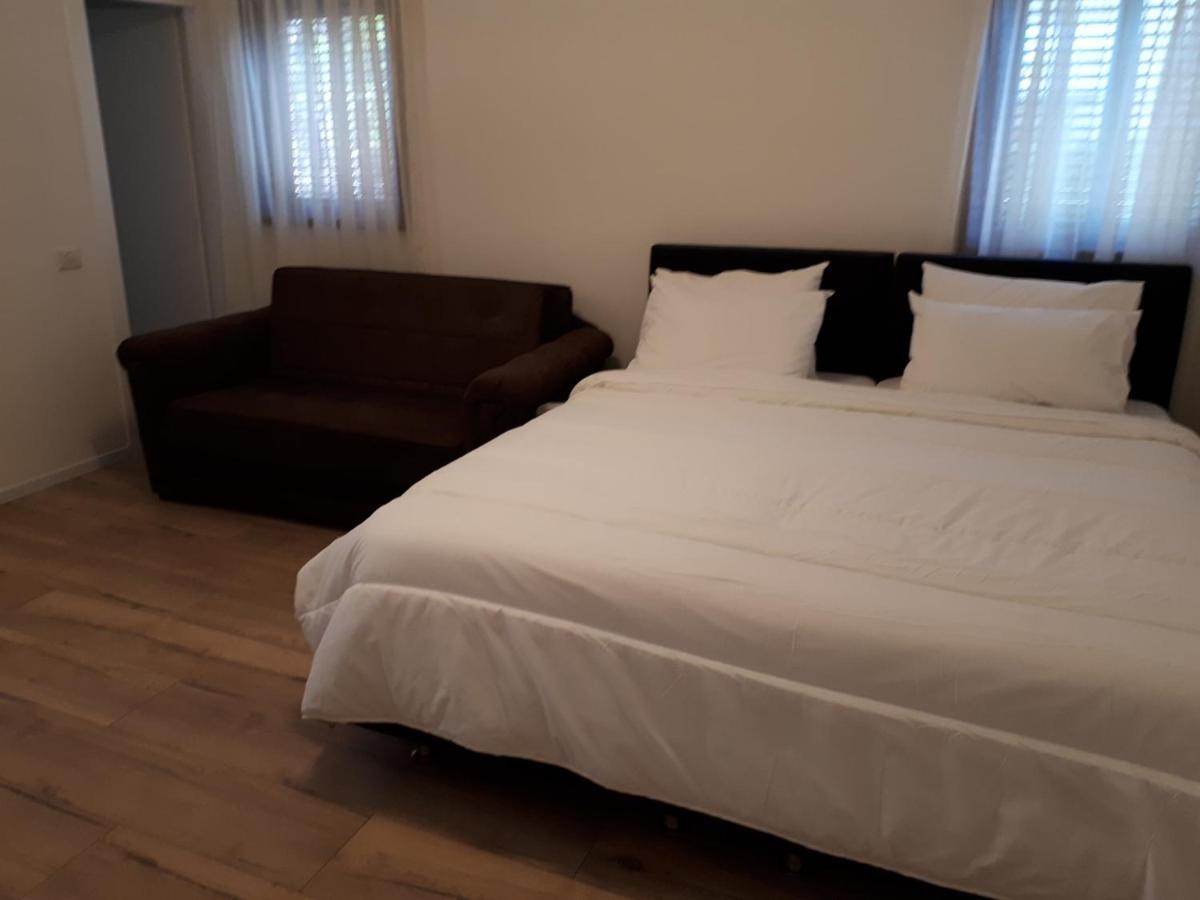 ホテル Etty'S House Petach Tikva エクステリア 写真