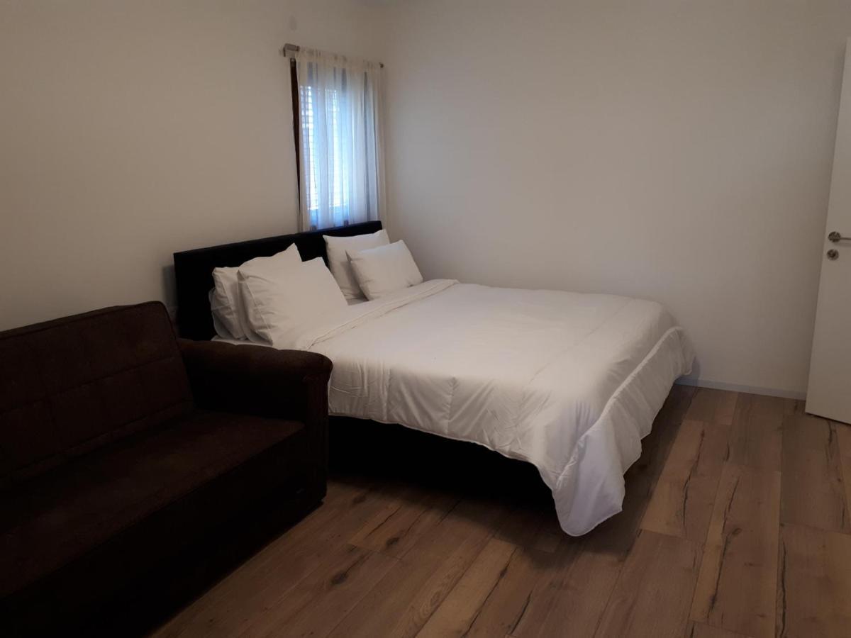 ホテル Etty'S House Petach Tikva エクステリア 写真